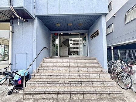 街の環境と住む人の暮らしを第一に考え、そこでしかできないエントランスを作り出されたこだわり。