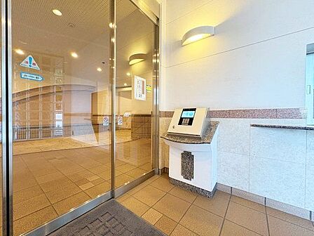 安心のオートロック完備。防犯面に配慮したお住まいです。