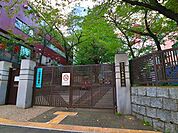 港区立六本木中学校 1600m