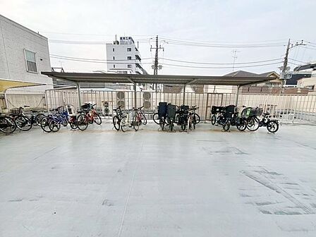 駐輪場完備