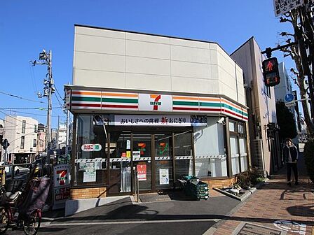 セブンイレブン世田谷代田店 270m