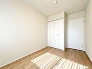 木のぬくもりを感じられる穏やかな空間。静かな環境でリラックスタイムを。