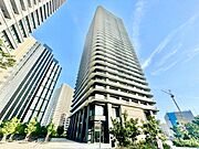 都市の躍動と静穏さを自在に行き来する暮らしが実現。