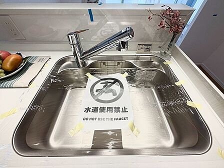 キレイなお水がいつでも安心して飲める浄水器付。