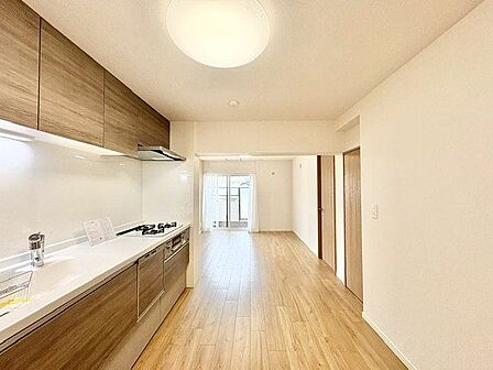 洗練された内装の住空間。伸びやかな空間のなかで、ゆったりとしたひとときを過ごせます。