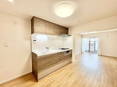 リラックスムードが漂う自然の光が空間を満たす家。家族の日常を豊かにする快適なお住まい。
