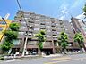 外観：都心ながらも、ゆったりとした時を刻む住環境が魅力。（空の加工を生成AIで行っています）