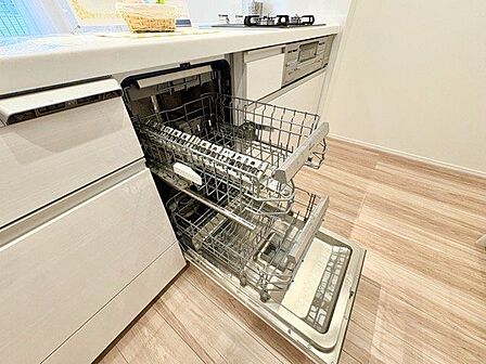食器を洗っている間にお掃除など、様々なシーンで家事の時短に役立つビルトイン食洗機。