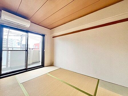 開口部が広く、たくさんの陽を取り入れます。開放的な空間を演出します。