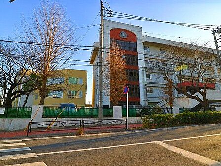 川崎市立塚越中学校 850m
