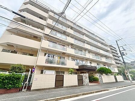 休日にショッピングを愉しんだり、美味しいものを食べたり、そんな彩りある暮らしが享受できる立地です。