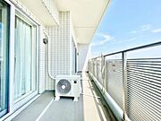 バルコニーに出た時には、頬をなでる優しい風を感じることが出来ます。洗濯物も十分に干すことが出来ます。