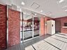 エントランス：外と内をつなぐエントランスは、まさに顔となる場所。シンプルながらも上質な空間を作り出します。