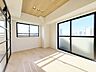 寝室：たっぷりと陽光が注がれる明るい空間。やわらかな光がリラックスタイムへと誘います。