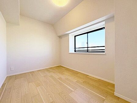 木のぬくもりを感じられる穏やかな空間。静かな環境でリラックスタイムを。