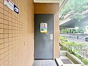 敷地内ゴミ置場。