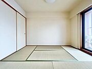 和室は心落ち着く空間。家族団らんや来客時の客間等々、多目的に活用出来る便利なスペースです。