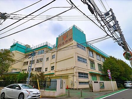 渋谷区立代々木中学校 550m