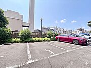 敷地内駐車場。