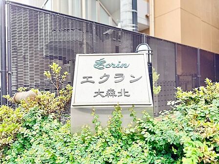 時代を超えて住まう方を見守り続けてきたエンブレム。これから先も変わらずに温かく迎えてくれます。