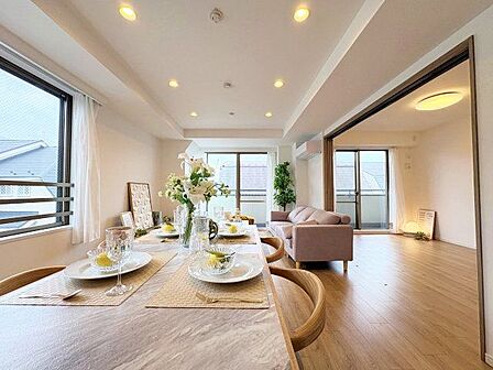 ここにはみんなが集い、食事と楽しい会話が始まる。そんな優しい空間です。