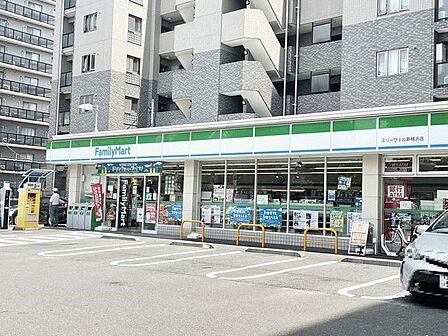 ファミリーマートスリーウェル新横浜店 280m
