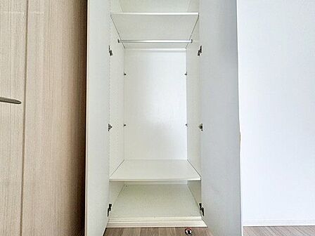 各居室にクローゼットをご用意。タンスなどを置かなくてもいいので、お部屋を広く使うことができます。