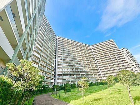 高貴な雰囲気を纏う外観。クオリティを追求した快適な空間が住まう方の心を満たします。