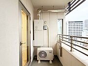 くつろぎの空間を演出するバルコニー。開放感と爽やかな風を感じていただけると思います。