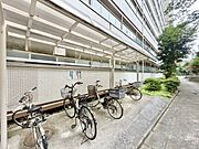 敷地内駐輪場。