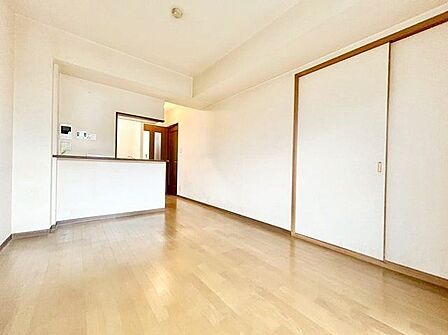 家族の温かさと陽光の暖かさ、楽しい毎日と明るい未来を予感させる住み心地を演出します。