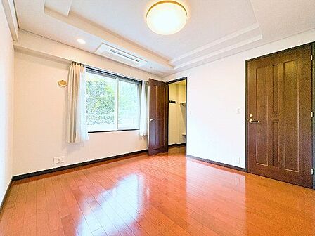 明るい日差しが差し込む空間。美しい街並みと穏やかな住環境でやすらぎの暮らしを叶えます。