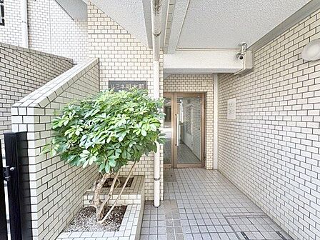 エントランスなどのお手入れが行き届いていて、共用部分がとてもキレイでした。マンションの資産価値を高める部分としては重要なことです。