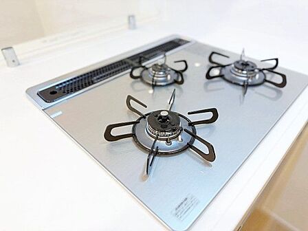 三口コンロで効率アップ。お料理の幅が広がります。