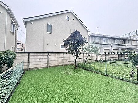 お好きなお花を植えたり、はたまた家庭菜園をはじめてみたり、日々の生活に潤いを与えてくれるはずです。