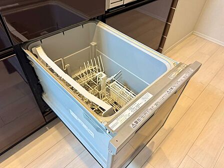 ビルトイン食洗機は、節水や節電機能も充実して家事の手助けをしてくれます。