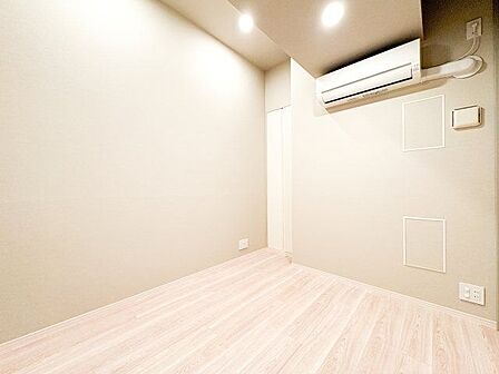 ナチュラルカラーのフローリングのお部屋は、温かみを感じさせリラックスをもたらす効果があります。
