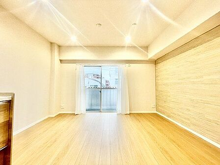 太陽の恵みを一気に受けた明るくあたたかいお住まい。吹きぬける風を感じながら爽やかで風通しの良い暮らし。