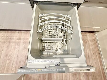 食器を洗っている間にお掃除など、様々なシーンで家事の時短に役立つビルトイン食洗機。