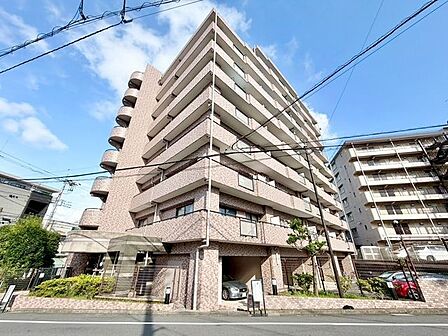 明るさとぬくもりを感じる、落ち着いた佇まい。ずっと色あせない、愛情の持てる外観。