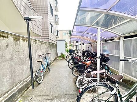 敷地内駐輪場。