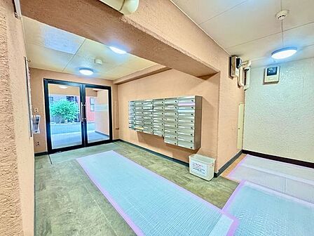 エントランスのお手入れが行き届き、共用部分がキレイでした。資産価値を高める部分としては重要です。