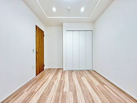 お部屋を最大限広く使って頂けるよう、全居室に収納スペース付。
