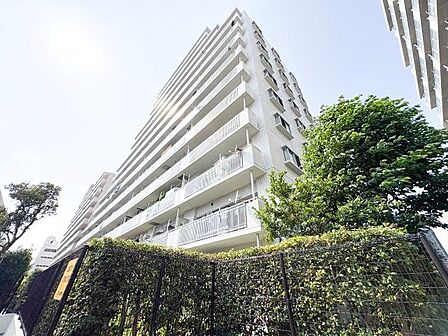 優雅な立ち姿のお住まいは多様なライフスタイルをサポートし、上質な時間をお過ごしいただけます。