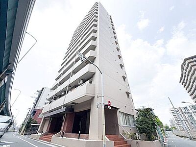 外観：豊かな住環境に恵まれたレジデンス。明るさとぬくもりを感じる、落ち着いた佇まい。