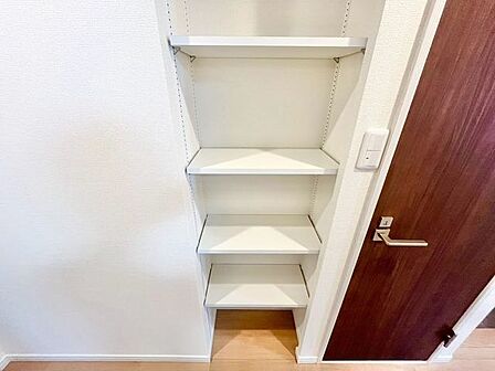 玄関横にシューズボックスがついているので、片付いた玄関がキープできます。