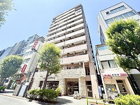 爽やかな青空の下に贅沢なほどに降り注ぐ陽光、豊かな居住性。クオリティが見事に調和した住空間。