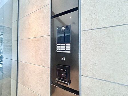 住む方の安心を支えるオートロックセキュリティ。
