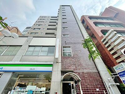 外観:時代の移ろいを重ね、趣きのある風情が浮かび上がる佇まいのマンションです。 外観:時代の移ろいを重ね、趣きのある風情が浮かび上がる佇まいのマンションです。