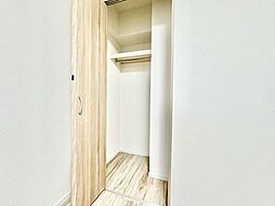 各居室にクローゼットをご用意。タンスなどを置かなくてもいいので、お部屋を広く使うことができます。
